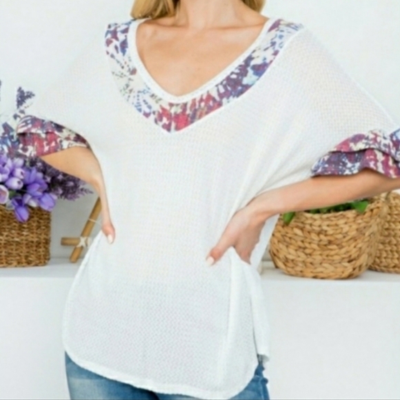 Lovely J Relaxed Fit V-neck Top W/ Ruffled Sleeves - Picture 2 of 5